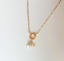 Carica l'immagine nel visualizzatore di Gallery, Pendente "Luna di Mare" con iniziale, cuore o quadrifoglio in argento dorato