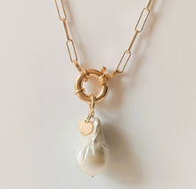 Carica l'immagine nel visualizzatore di Gallery, Pendente "Luna di Mare" con iniziale, cuore o quadrifoglio in argento dorato