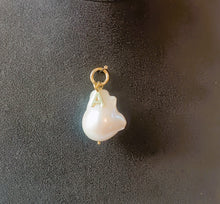 Carica l'immagine nel visualizzatore di Gallery, Pendente "Luna di Mare" con iniziale, cuore o quadrifoglio in argento dorato
