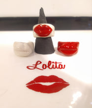 Carica l'immagine nel visualizzatore di Gallery, Anello Lolita in ceramica