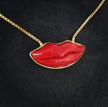Carica l'immagine nel visualizzatore di Gallery, Collana Lolita in oro 18 kt e bocca in corallo