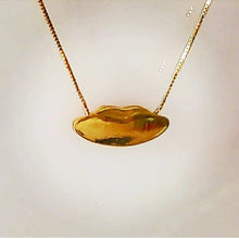 Carica l'immagine nel visualizzatore di Gallery, Collana Lolita in oro 18 kt e bocca in corallo