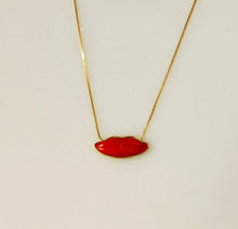 Carica l'immagine nel visualizzatore di Gallery, Collana Lolita in oro 18 kt e bocca in corallo
