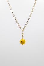 Load image into Gallery viewer, Collana Close in argento dorato e pallina Gialla in ceramica e oro 24 kt