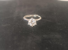 Carica l'immagine nel visualizzatore di Gallery, PROMESSA – Anello Solitario in Moissanite