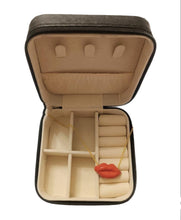 Load image into Gallery viewer, Kiss Box Limited Edition Lolita 💋: 3 regali in uno