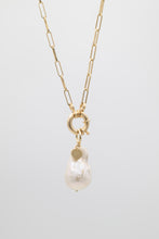 Carica l'immagine nel visualizzatore di Gallery, Pendente "Luna di Mare" con iniziale, cuore o quadrifoglio in argento dorato