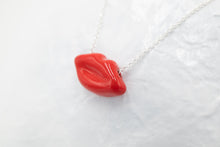Carica l'immagine nel visualizzatore di Gallery, Collana Lolita con bocca in ceramica