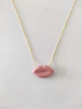 Carica l'immagine nel visualizzatore di Gallery, Collana Lolita con bocca in ceramica