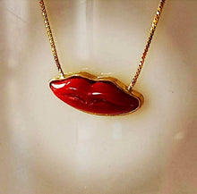Load image into Gallery viewer, Lolita necklace in 18 kt gold and coral mouth
