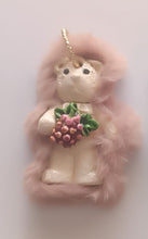 Carica l&#39;immagine nel visualizzatore di Gallery, Lamù Cocò: come l&#39;amour (Charms con pelliccia)
