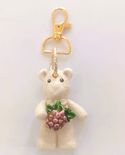 Carica l&#39;immagine nel visualizzatore di Gallery, Lamù Cocò: come l&#39;amour (Charms con pelliccia)
