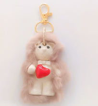 Carica l&#39;immagine nel visualizzatore di Gallery, Lamù Cocò: come l&#39;amour (Charms con pelliccia)
