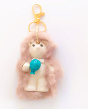 Carica l&#39;immagine nel visualizzatore di Gallery, Lamù Cocò: come l&#39;amour (Charms con pelliccia)

