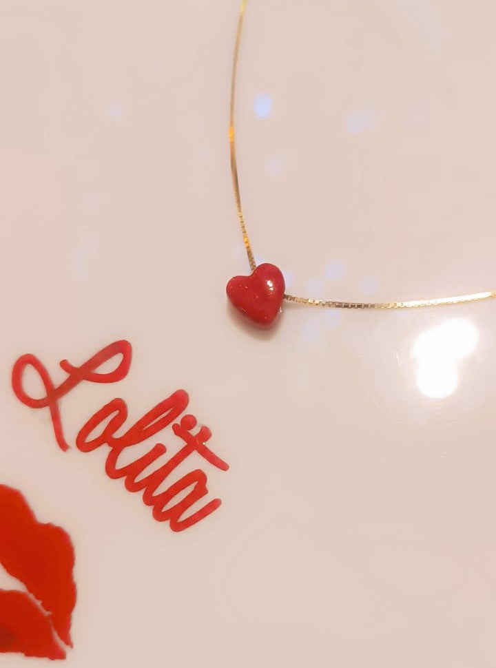 Collana di perle con ciondolo a forma di cuore con croce in vetro rosso