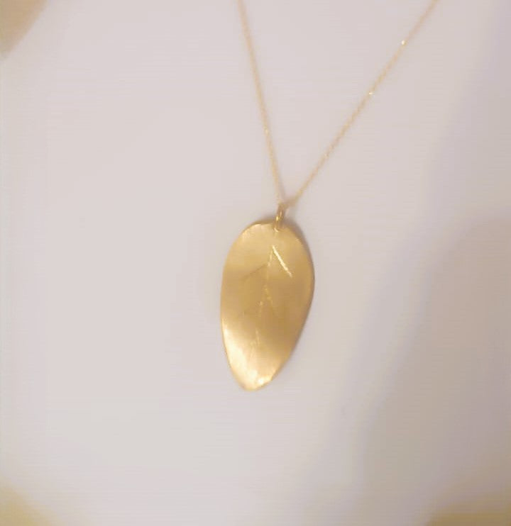 Ad Maiora (foglia di alloro)